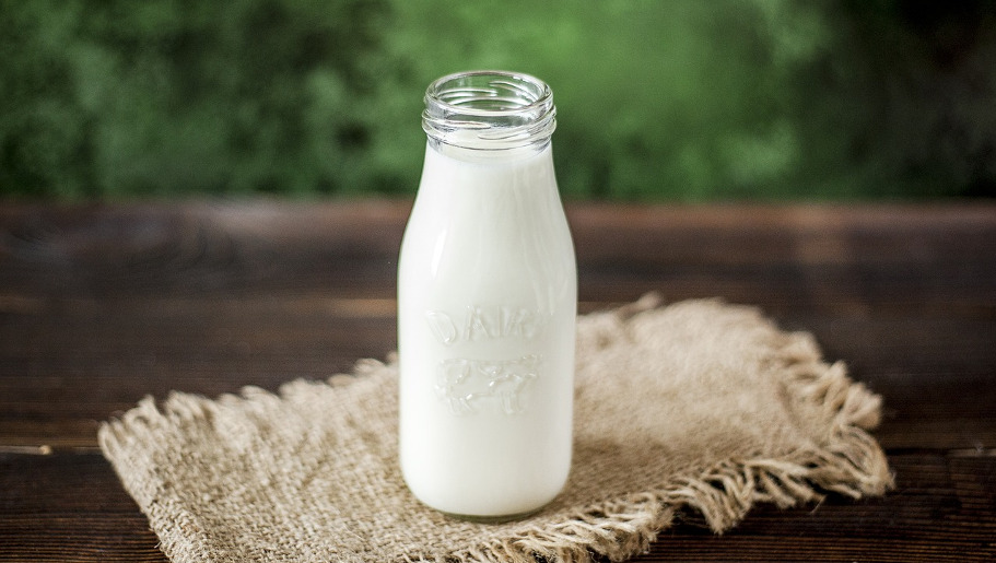 Was ist der aktuelle Regalpreis für Milch? Und wo findet man die billigste Milch?
